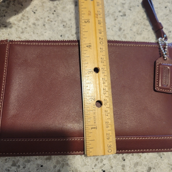 Coach, Burgundy Leather Wristlet,just Like New. - Picture 5 of 8